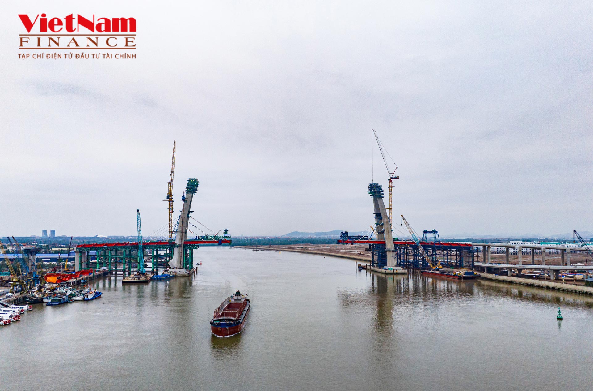 Cầu Máy Chai có kết cấu dây văng, trong đó, phần cầu chính thi công bằng phương pháp lắp nhịp biên trên đà giáo, lắp hẫng nhịp giữa, mặt cắt ngang cầu chính rộng 21m, 4 làn xe chạy, vận tốc thiết kế 60km/h. Còn lại là phần cầu dẫn hai bên.