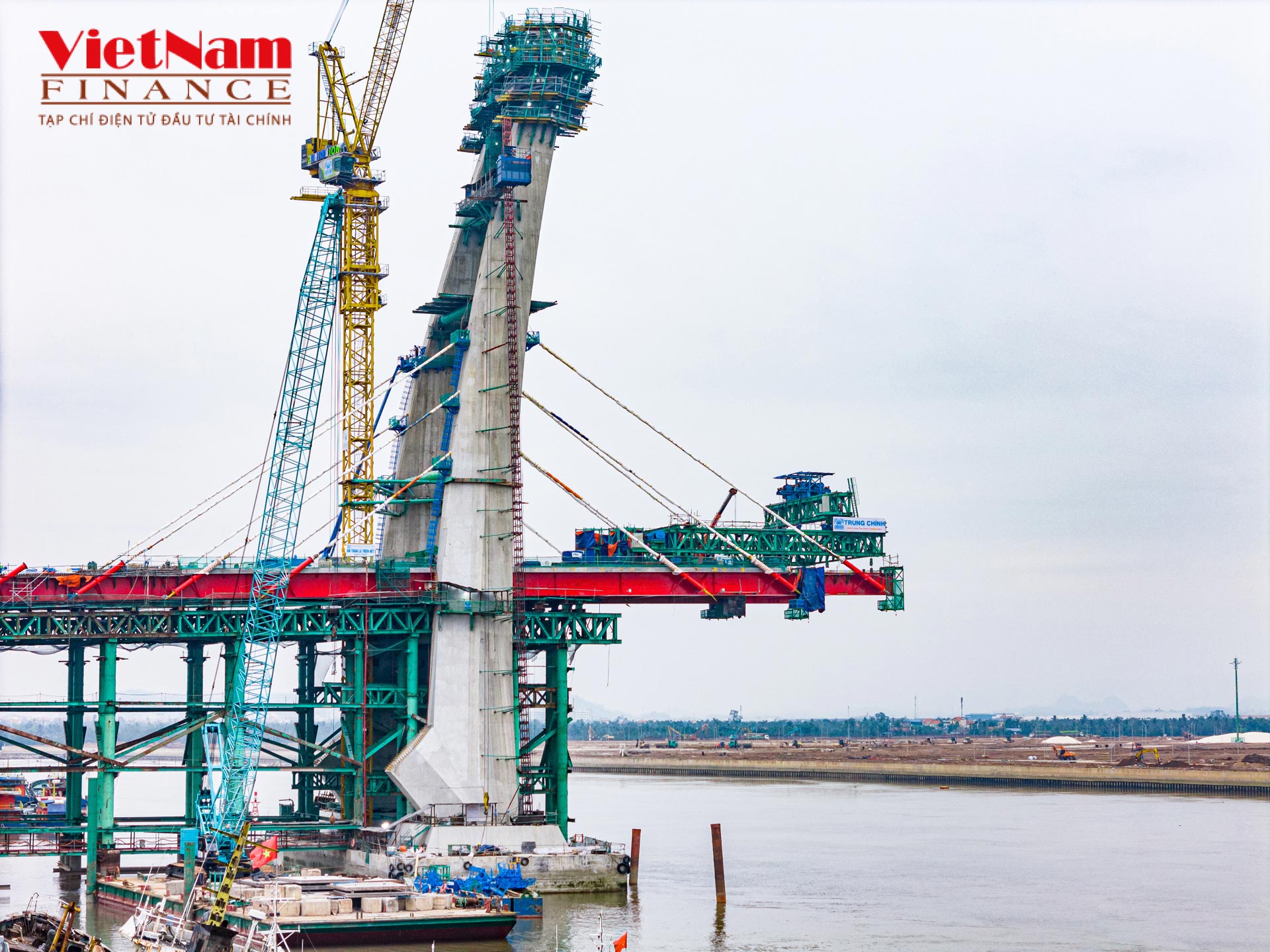 Thi công dầm và tháp cầu