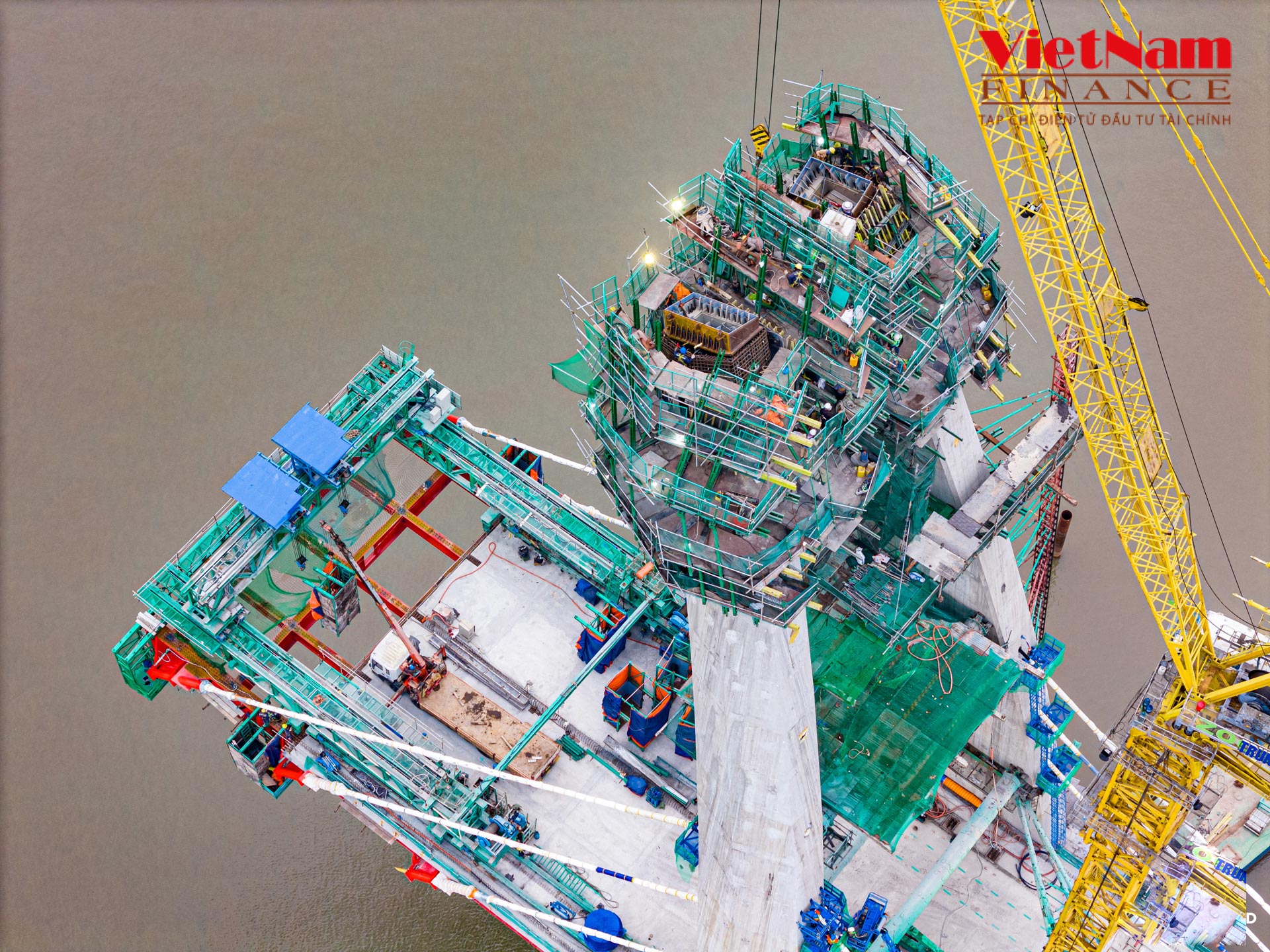 Đình tháp dây văng sắp hoàn thiện