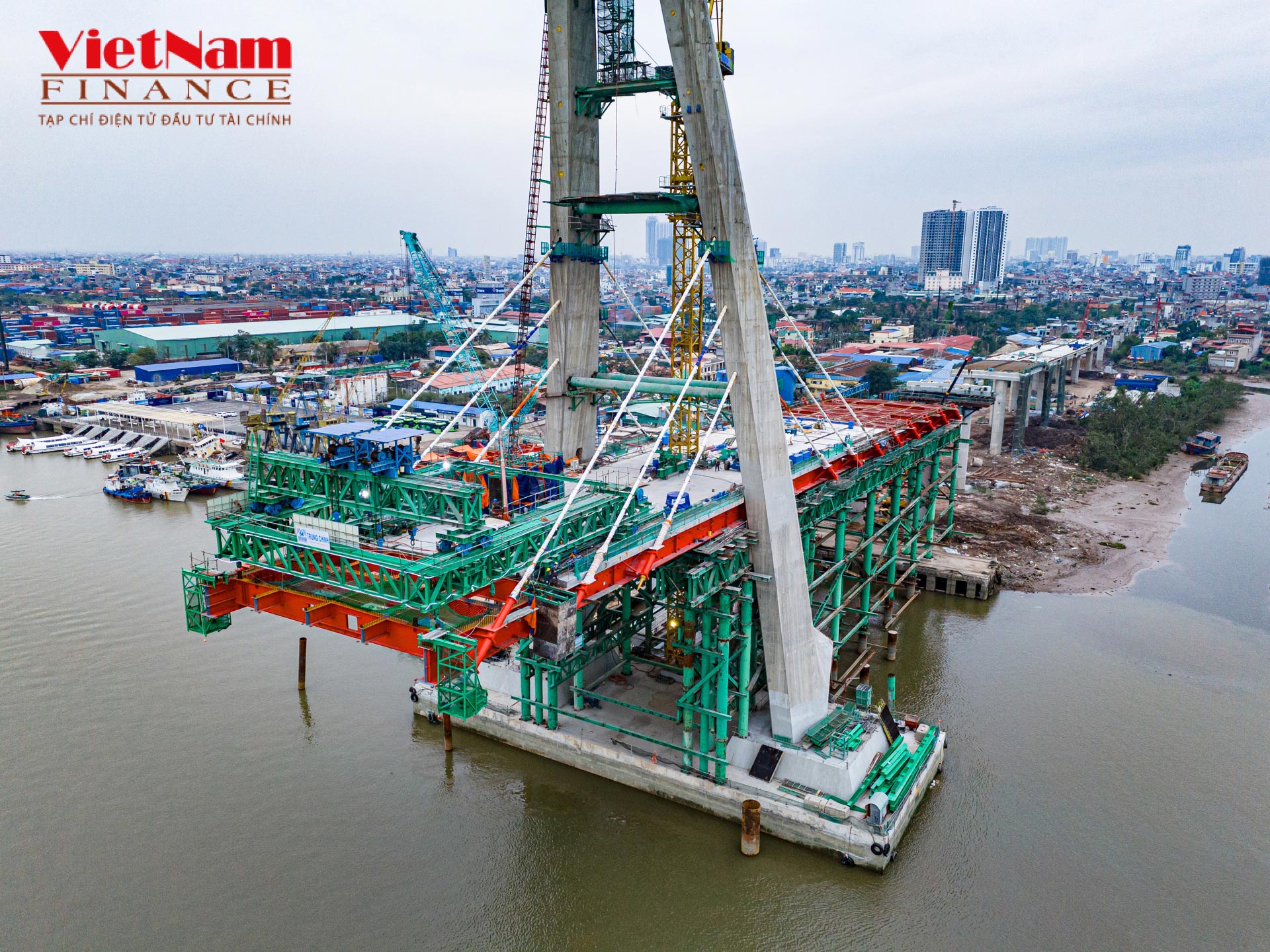 Cảnh thi công phía bên nội đô thành phố Hải Phòng.